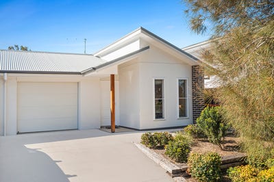 /international/au/10b-gannet-drive-scotts-head-nsw-151460968/