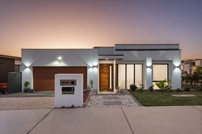 /international/au/2-holgar-crescent-taylor-act-151215216/