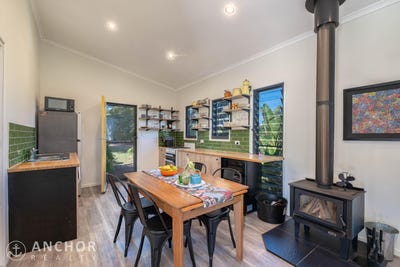 /international/au/32-roselea-avenue-southside-qld-151185596/