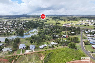/international/au/17-harper-avenue-yungaburra-qld-152657628/