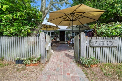 /international/au/14-christine-avenue-burleigh-heads-qld-505108304/