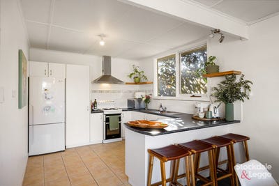 /international/au/2-bruce-avenue-surf-beach-vic-148489500/?lang=en