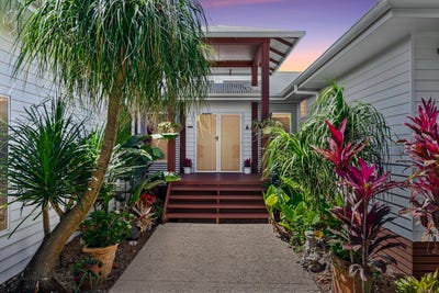 /international/au/4-34-hughes-road-urangan-qld-151454532/