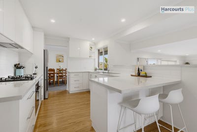 /international/au/2-santana-court-hallett-cove-sa-152630536/