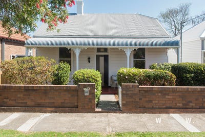 /international/au/31-moore-street-drummoyne-nsw-152477800/