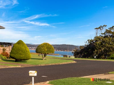 /international/au/8-belbowrie-parade-maloneys-beach-nsw-148425820/