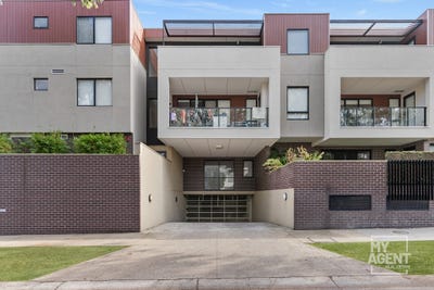 /international/au/33-2-10-monckton-place-caroline-springs-vic-151658124/