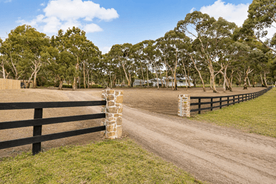 /international/au/79-albert-road-sunbury-vic-204560300/