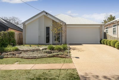 /international/au/53-geoffrey-street-mount-lofty-qld-152540916/