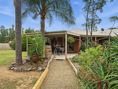 /international/au/22-noarana-drive-benalla-vic-150742064/