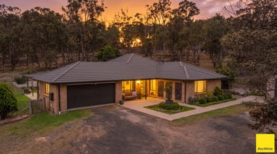 /international/au/5-dumaresq-street-glen-innes-nsw-700428320/