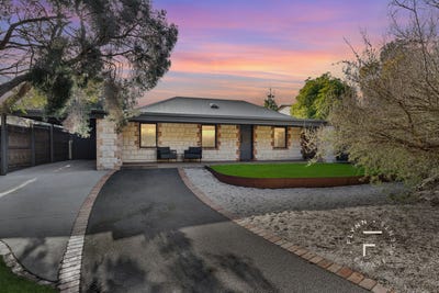 /international/au/8-harleian-street-blairgowrie-vic-148471316/