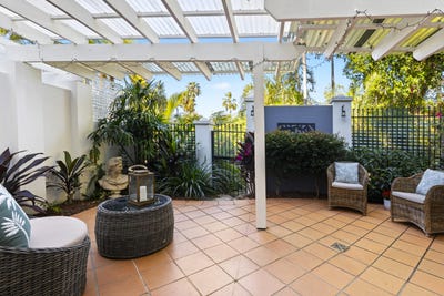 /international/au/8-100-cotlew-street-east-southport-qld-148534388/