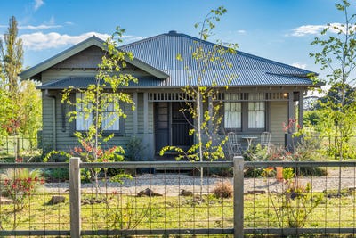 /international/au/13-walsh-street-malmsbury-vic-152571144/