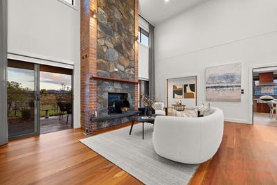 /international/au/38-helen-circuit-googong-nsw-148143132/