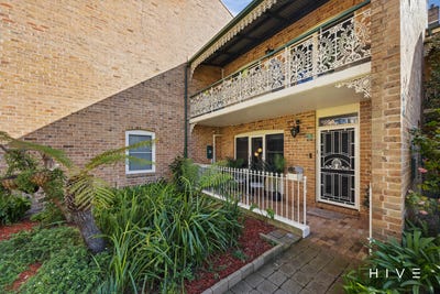 /international/au/54-1-kogarah-lane-reid-act-152165372/