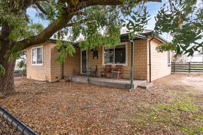 /international/au/42-pinniger-street-broadford-vic-151007284/