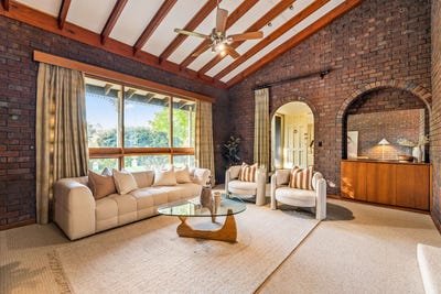 /international/au/11-stott-place-stirling-sa-151251400/