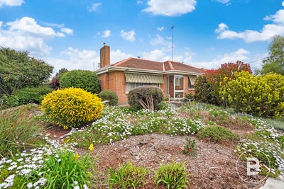 /international/au/11-webbcona-parade-wendouree-vic-152567400/