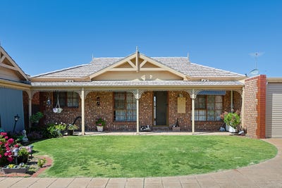 /international/au/2-288-twelfth-street-mildura-vic-152573668/