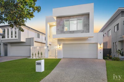 /international/au/70-harbour-rise-hope-island-qld-152412648/