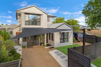 /international/au/16-laurie-motti-parade-kirwan-qld-150983180/