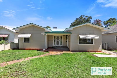 /international/au/12-hyman-street-tamworth-nsw-152629236/