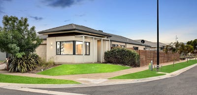 /international/au/32-luxor-drive-fraser-rise-vic-148525400/