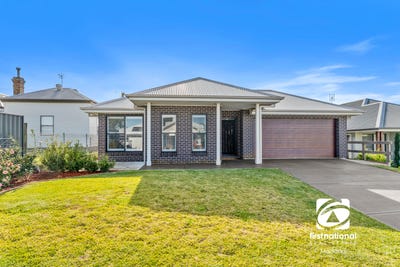 /international/au/1-lambert-close-bolwarra-nsw-148353856/