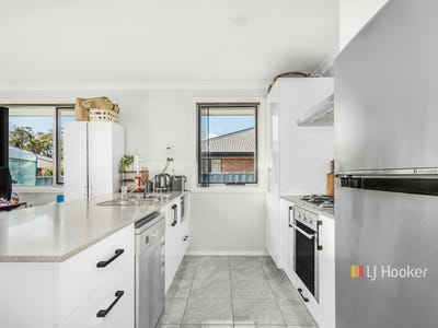 /international/au/unit-1-138-wilmot-street-port-sorell-tas-152429856/