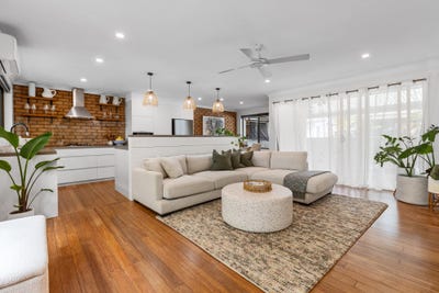 /international/au/2-32-sunshine-parade-miami-qld-152663520/