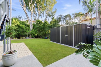 /international/au/90-20-fairway-drive-clear-island-waters-qld-150908880/