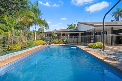 /international/au/3-anembo-drive-torquay-qld-151412208/