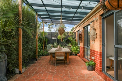 /international/au/4-2-grandview-grove-cowes-vic-148562308/