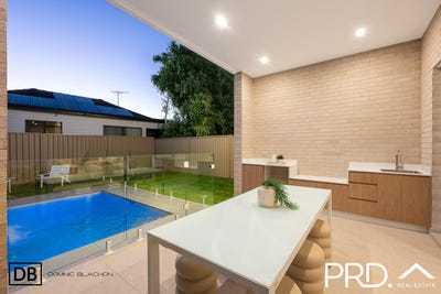 /international/au/10a-eileen-street-picnic-point-nsw-151191136/