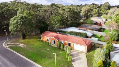 /international/au/98-greenhill-road-mount-helen-vic-151860148/