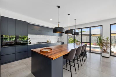 /international/au/18-little-close-east-cannington-wa-151417928/