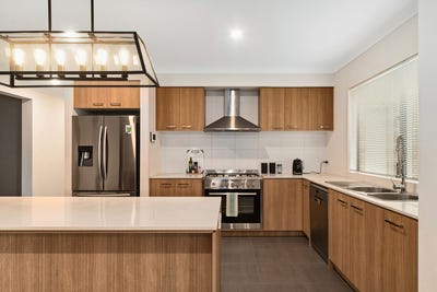 /international/au/23-selino-drive-clyde-vic-151540908/