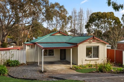 /international/au/26-donoghue-road-mount-barker-sa-151650676/