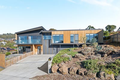 /international/au/76-wells-parade-blackmans-bay-tas-151247008/