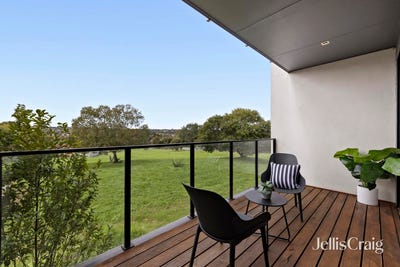 /international/au/5-magnolia-walk-burwood-vic-150897428/