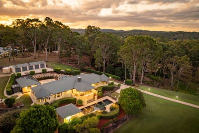 /international/au/20-kintyre-street-brookfield-qld-150977228/