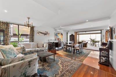 /international/au/1-59-dover-street-hawthorne-qld-152638648/