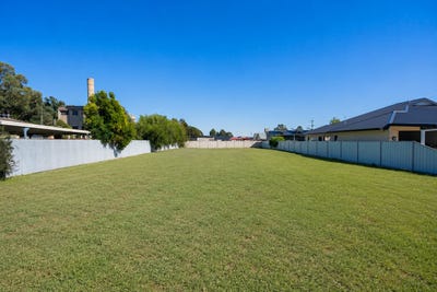 /international/au/15-mccaughey-place-yanco-nsw-204476044/