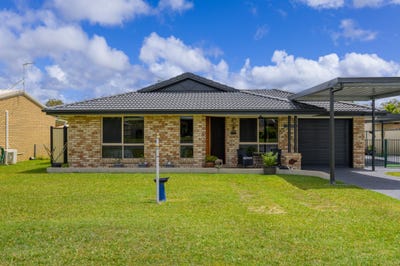 /international/au/24-drummer-street-tin-can-bay-qld-152591404/