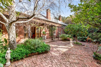 /international/au/42-chaucer-street-st-kilda-vic-152029836/