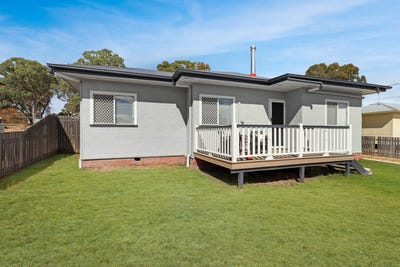 /international/au/145-folkestone-street-stanthorpe-qld-150999864/