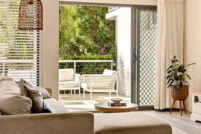 /international/au/14-10-grand-parade-kawana-island-qld-151449344/
