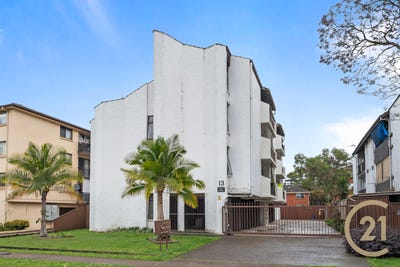 /international/au/12-13-hart-street-warwick-farm-nsw-148610512/
