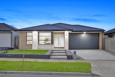 /international/au/17-quince-road-manor-lakes-vic-151348700/